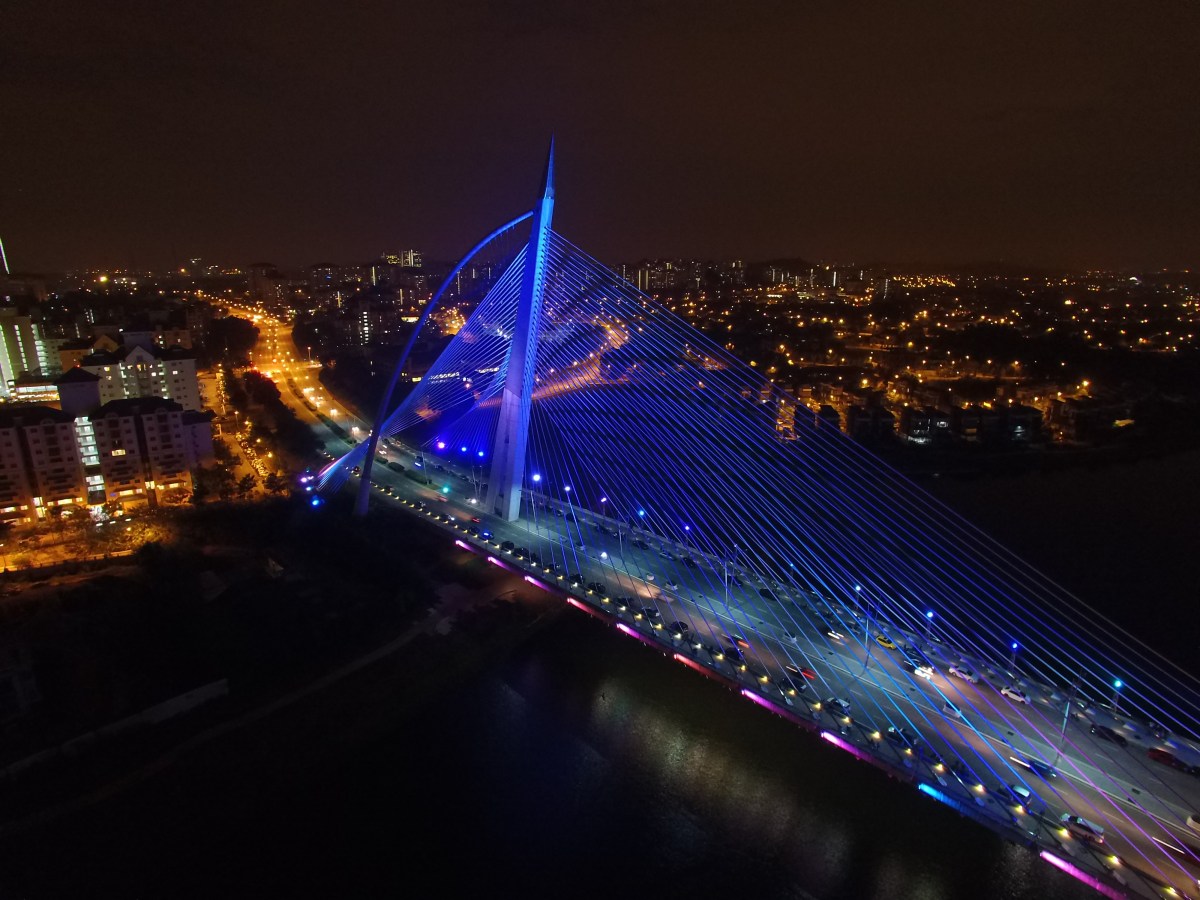 Putrajaya - Seri Wawasan Bridge by Shahrun Nadzree | SkyPixel