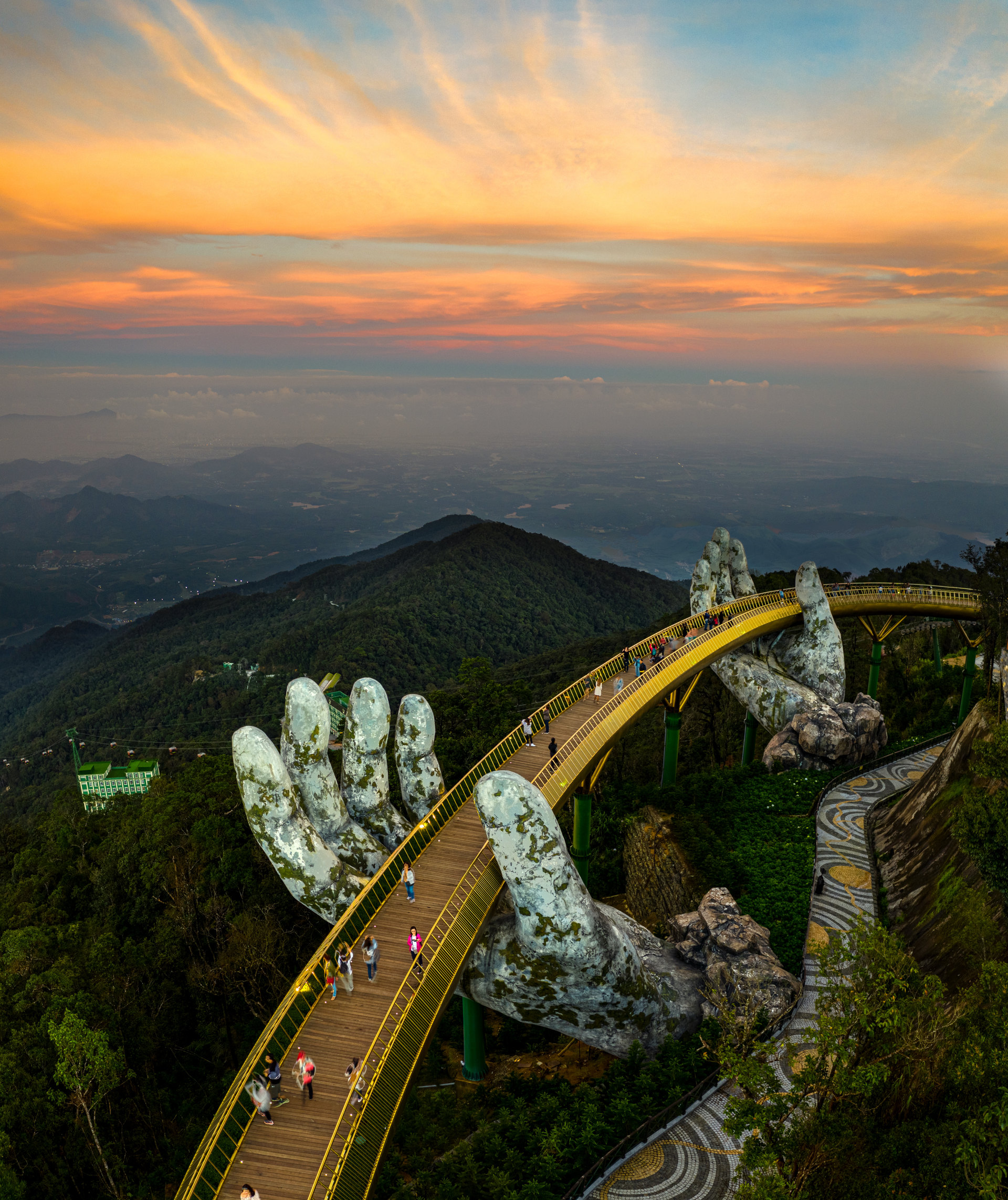 giant hand structure on the golden bridge at ba na hill