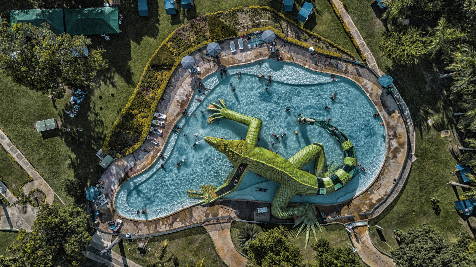some people, but no is jus a water park, inside the big iguana