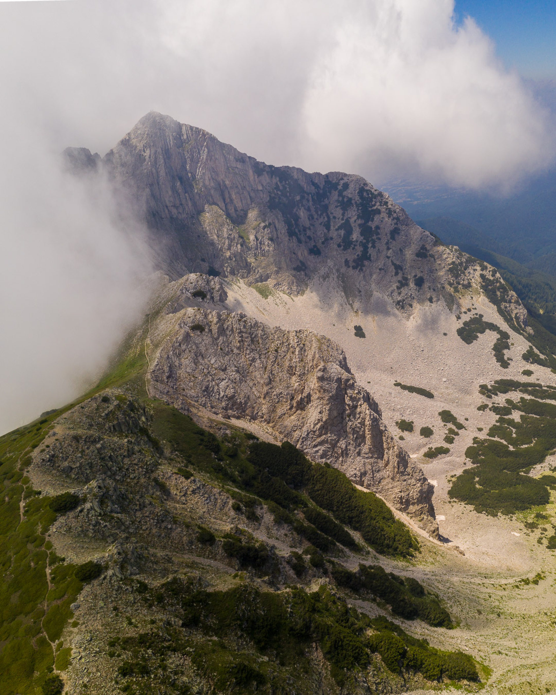 foggy mountains 来自 vladimir.evrov | 天空之城