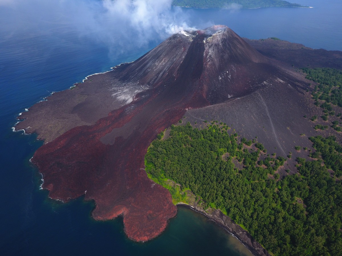 Красный остров хорватия ровинь. Курильские острова вид сверху. Озеро хиллер (остров миддл). Остров рождества австралия крабы. Шантарские острова хабаровский край.