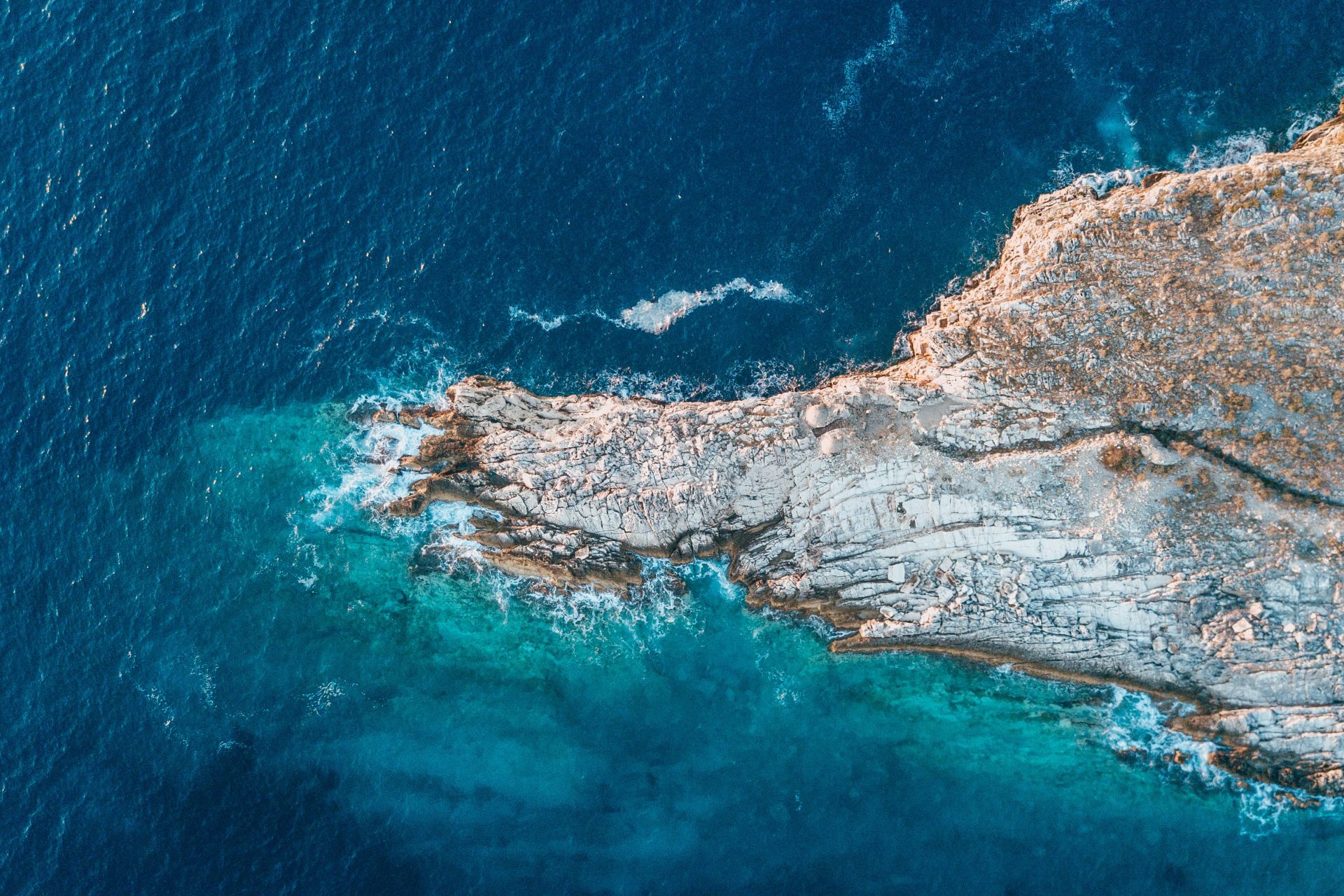 渺小的人和蓝色世界