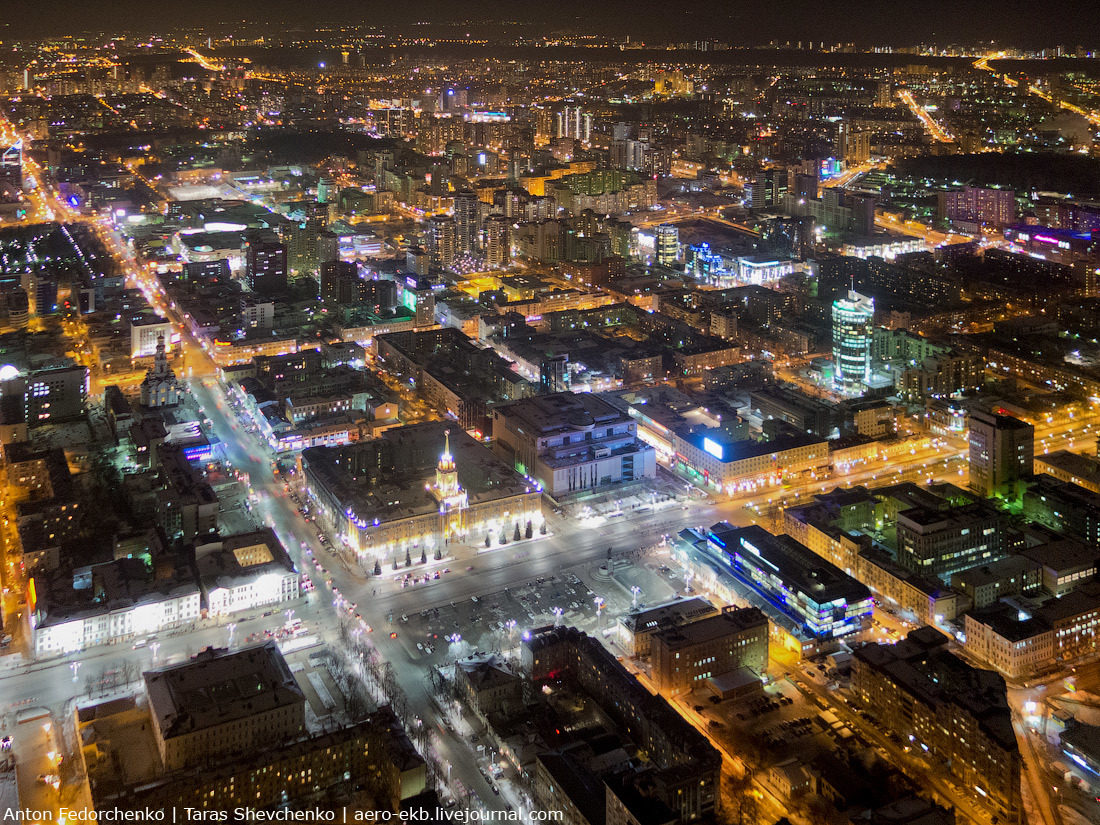 Екатеринбург фото с телефона. Ночной центр ЕКБ. Ночной Екатеринбург с высоты вид на Исеть. Ночной ЕКБ Сити. Успенский ночной Екатеринбург.