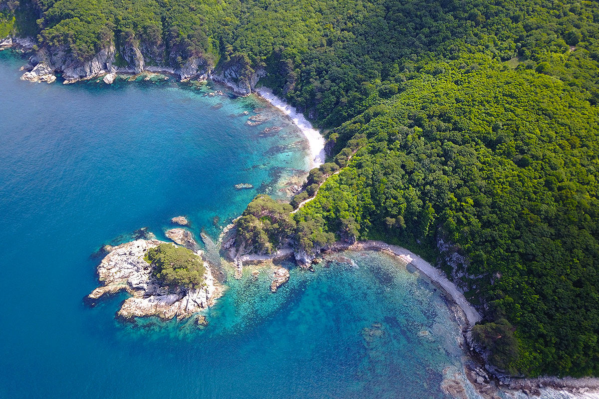 aerialviewofsmallislandinabluesea