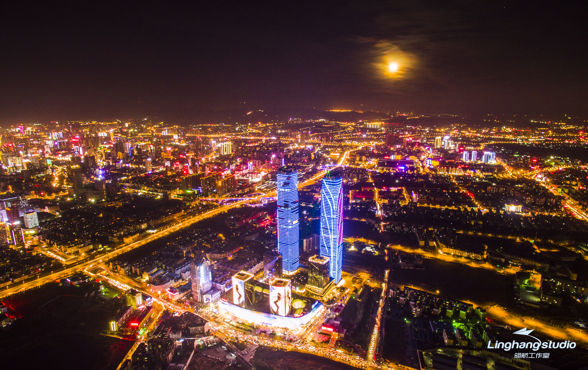 众人瞩目的昆明万达双塔