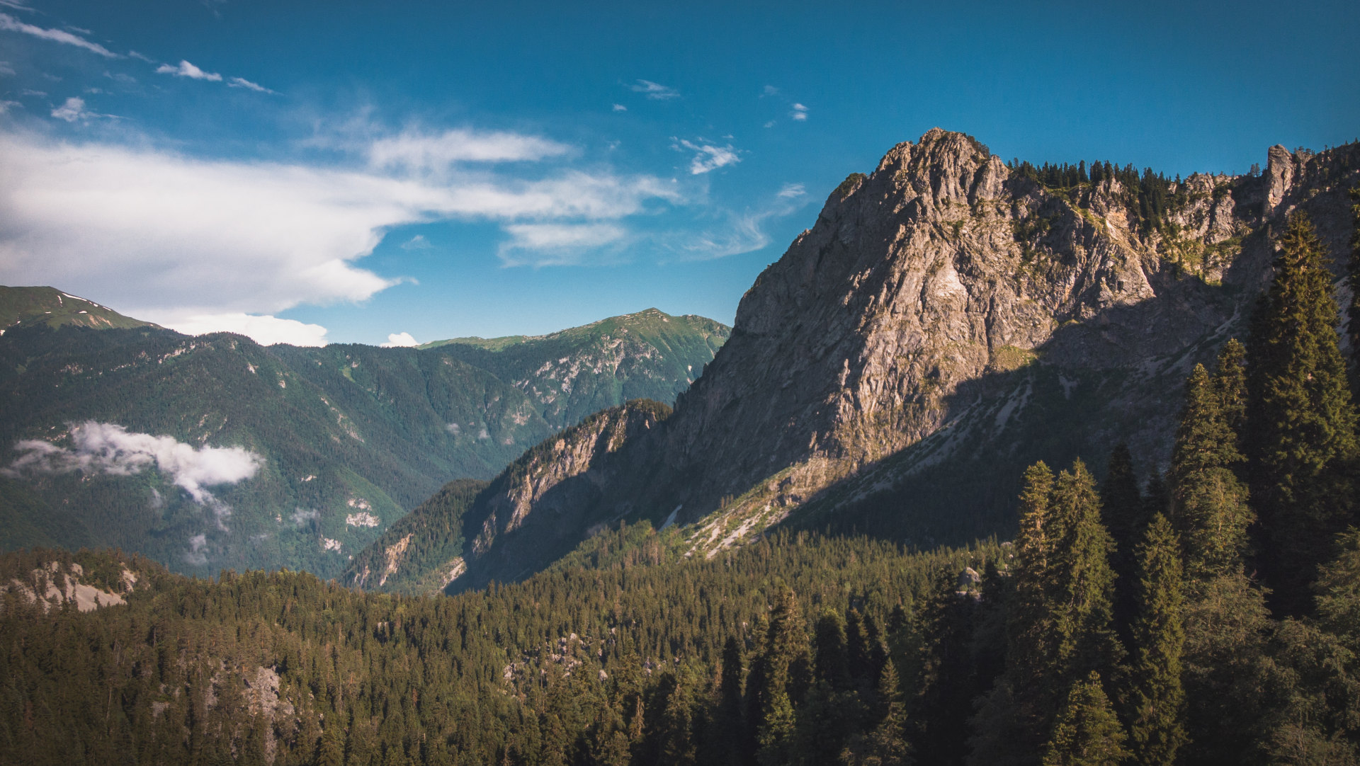mountain peak 来自 bogdan sinaysky | 天空之城