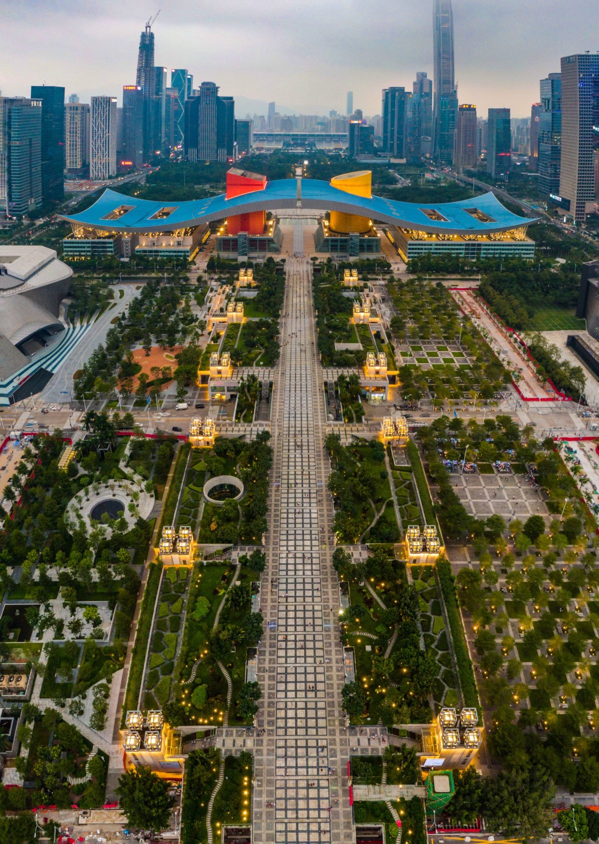 johnny wong深圳市民中心位于深圳市中心区中轴线上,总建筑面积21万